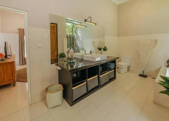 Bloom 5 Close To The Private Pool 3 Bedrooms 3 Bathrooms Villa Seminyak
